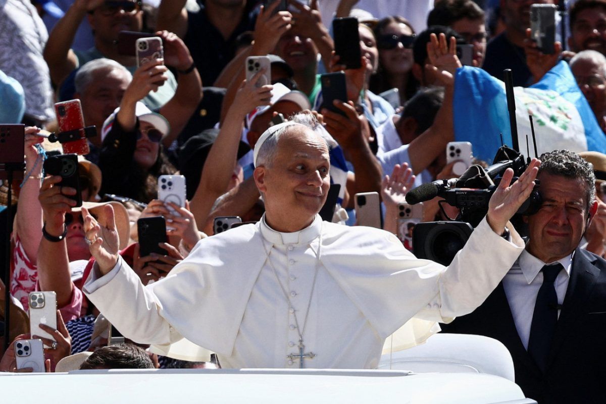 «Προσεκτικός και συνεσταλμένος» – Ο Πάπας Λέων στον πρώτο μήνα του κάνει μια στροφή σε σχέση με τον Φραγκίσκο