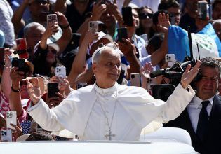 «Προσεκτικός και συνεσταλμένος» – Ο Πάπας Λέων στον πρώτο μήνα του κάνει μια στροφή σε σχέση με τον Φραγκίσκο