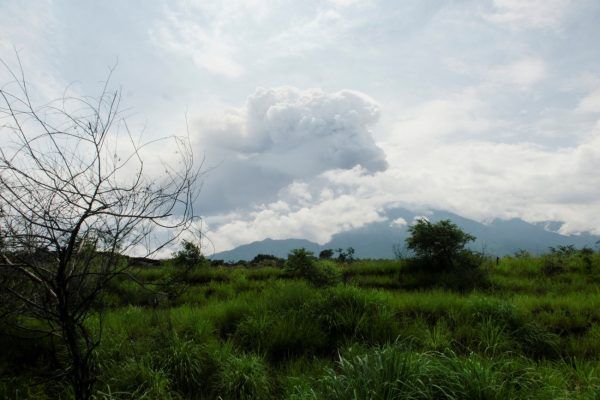 Εξερράγη το Φουέγκο στη Γουατεμάλα – Πάνω από 700 άνθρωποι απομακρύνθηκαν από τα σπίτια τους