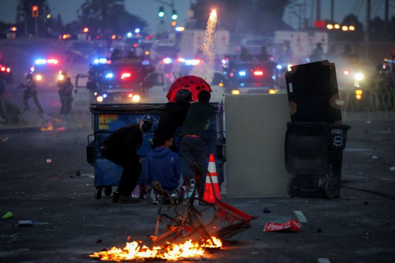 Λος Άντζελες: Ο Τραμπ συγχαίρει την Εθνοφρουρά που ακόμα δεν έχει εμφανιστεί στους δρόμους της πόλης