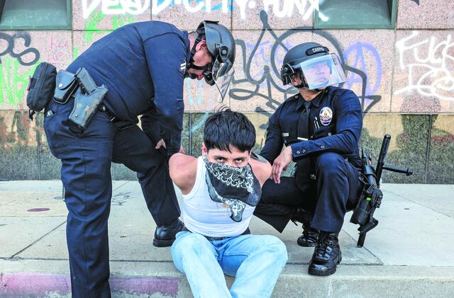 «Διεστραμμένη φαντασίωση ενός δικτατορικού προέδρου»