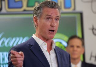 Καλιφόρνια: Ο κυβερνήτης προσέφυγε στη δικαιοσύνη – Ζητά ασφαλιστικά μέτρα για να εμποδίσει τον στρατό