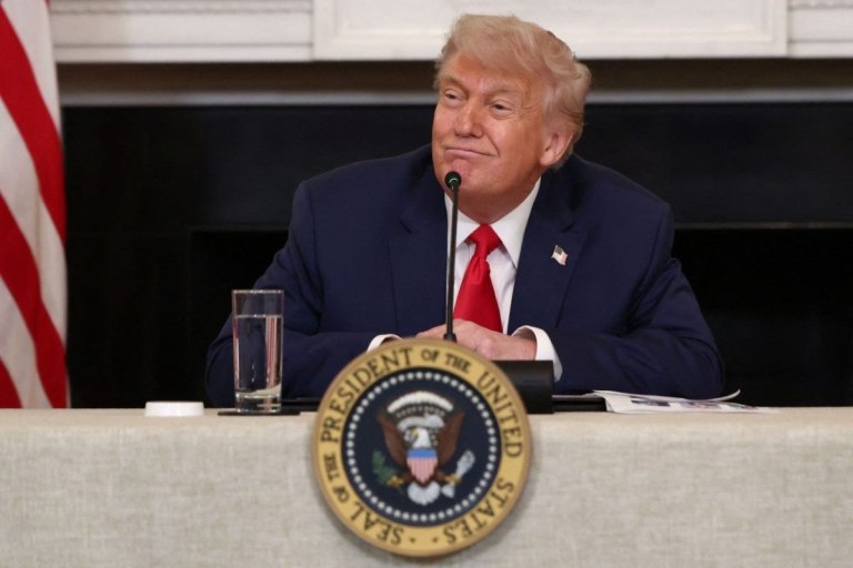 Ο Τραμπ λανσάρει κινητό τηλέφωνο «made in America»