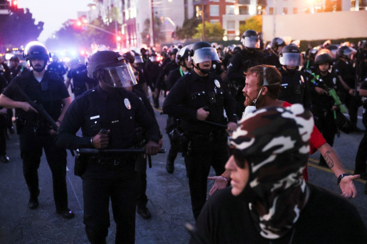 Λος Άντζελες: «Λάδι στη φωτιά» από τον Τραμπ, κινητοποίησε άλλα 2.000 μέλη της Εθνοφρουράς για τις διαδηλώσεις