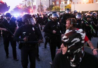 Λος Άντζελες: «Λάδι στη φωτιά» από τον Τραμπ, κινητοποίησε άλλα 2.000 μέλη της Εθνοφρουράς για τις διαδηλώσεις