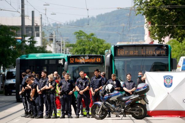 Μητσοτάκης: Είμαι βαθιά σοκαρισμένος από τους πυροβολισμούς στο σχολείο του Γκρατς