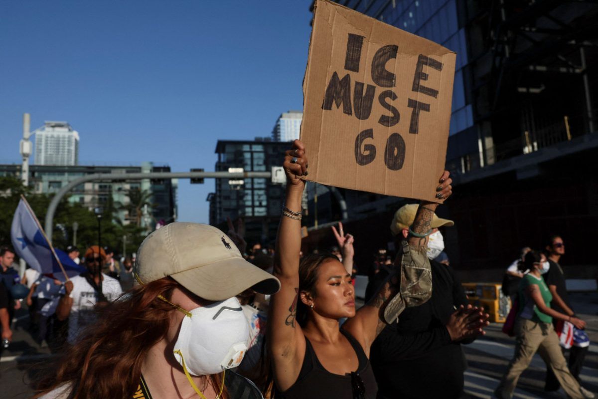 Λος Άντζελες: «Δεν ξέρεις αν θα γυρίσεις σπίτι σου» – Ο εφιάλτης της ICE και η πόλη καταφύγιο των μεταναστών