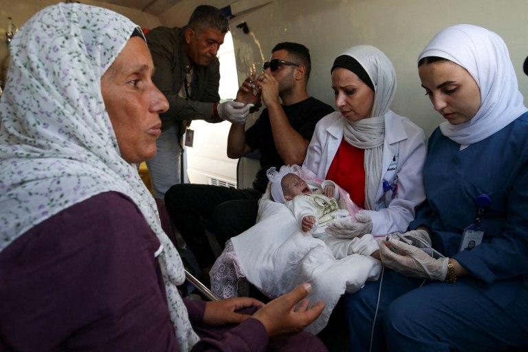 Κραυγή αγωνίας από μητέρες και γιατρούς στη Γάζα – Ο αποκλεισμός του Ισραήλ διακινδυνεύει τις ζωές των βρεφών