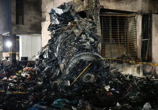 Συντριβή αεροσκάφους στην Ινδία: Θρήνος για τους 265 νεκρούς – Πώς έγινε το δυστύχημα