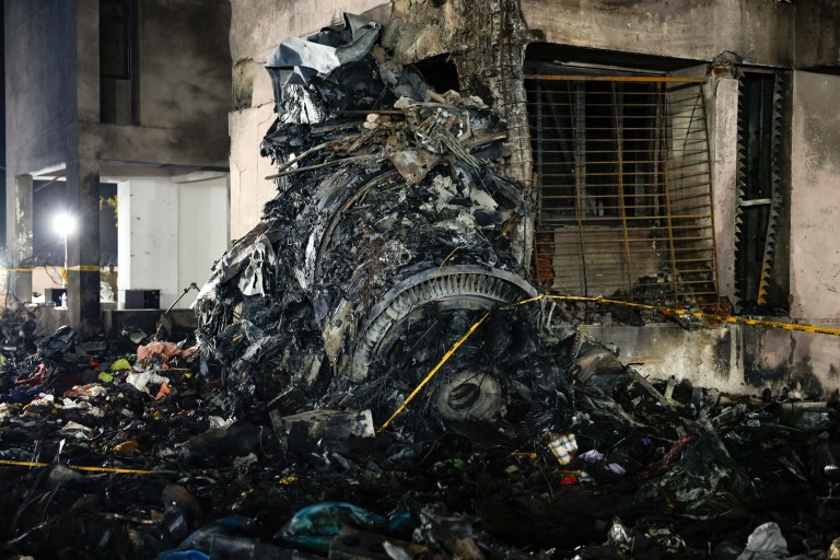 Συντριβή αεροσκάφους στην Ινδία: Θρήνος για τους 265 νεκρούς – Πώς έγινε το δυστύχημα