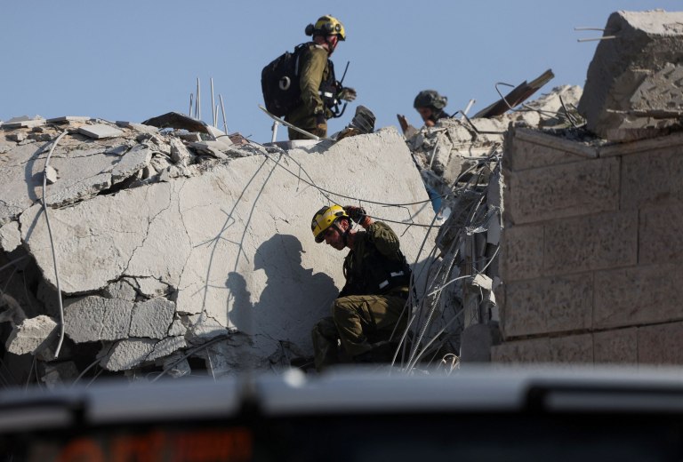 Μέση Ανατολή – «Αληθινή Υπόσχεση 3»: Με 150 πυραύλους η απάντηση του Ιράν στο Ισραήλ – Τουλάχιστον δύο νεκροί