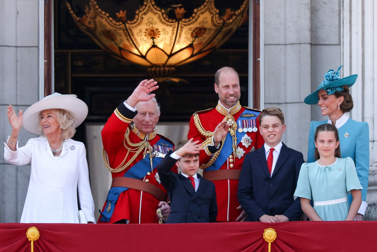Έκλεψε τα βλέμματα για άλλη μια φορά ο πρίγκιπας Λούις: Η αξιολάτρευτη στιγμή που μιμείται τον παππού του