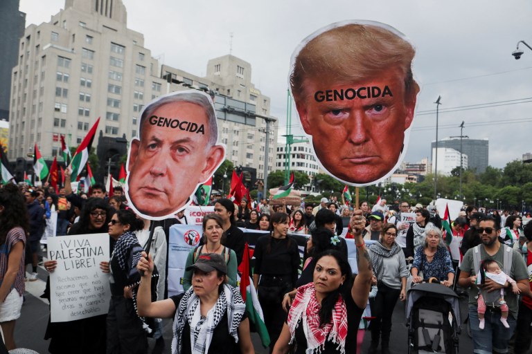 Δημοσκόπηση: Αντιπαθής ο Τραμπ, απαράδεκτη η επίθεση στο Ιράν, φταίνε Νετανιάχου και Χαμάς για την αιματοχυσία στη Γάζα