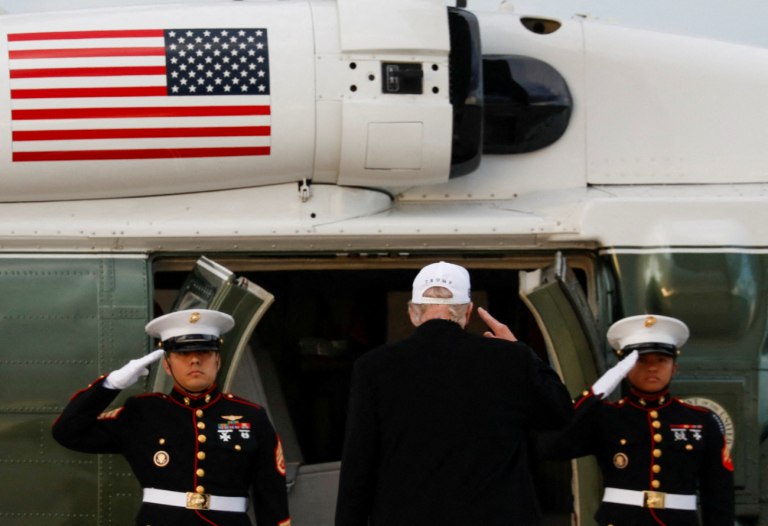 Η Μέση Ανατολή φλέγεται, ο Τραμπ (δια)ψεύδεται