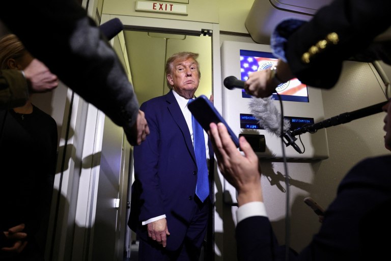 Παραδοσιακοί Ρεπουμπλικανοί εναντίον MAGA: Ο εσωτερικός πόλεμος που ίσως καθορίσει την θέση του Τραμπ στο Ιράν