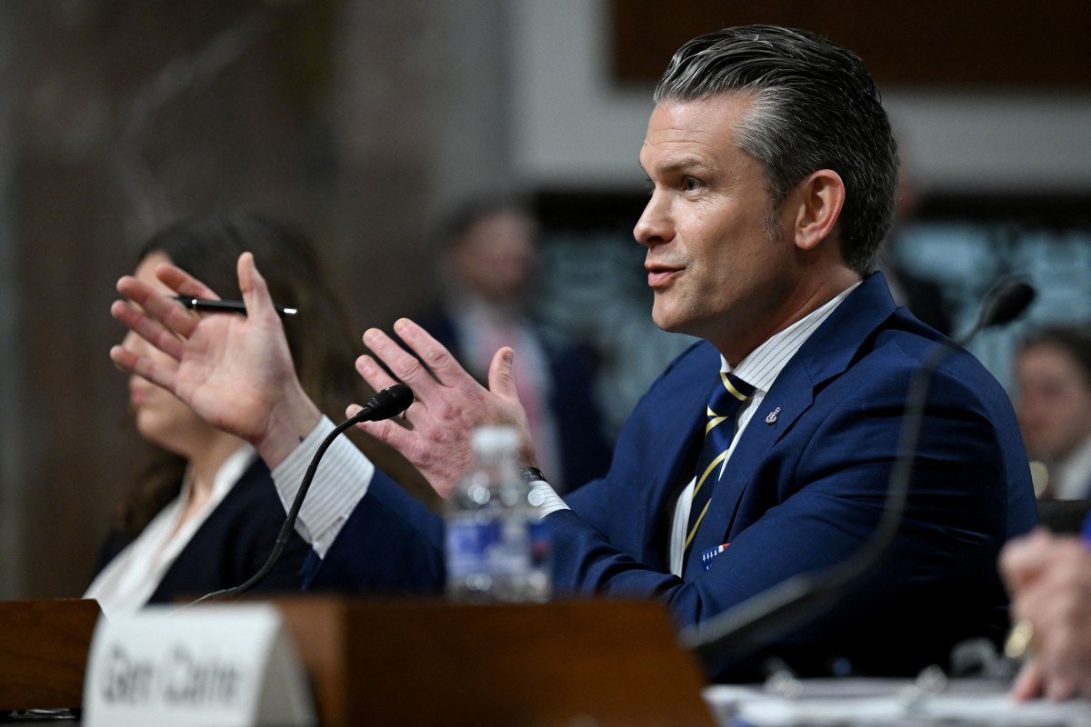 Χέγκσεθ για Ιράν: Ο αμερικανικός στρατός θα εκτελέσει όποια απόφαση λάβει ο Τραμπ