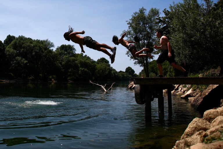 Η Βόρεια Ευρώπη αντιμετωπίζει κύμα καύσωνα – Οι υγειονομικοί χτυπούν καμπανάκια στους πολίτες