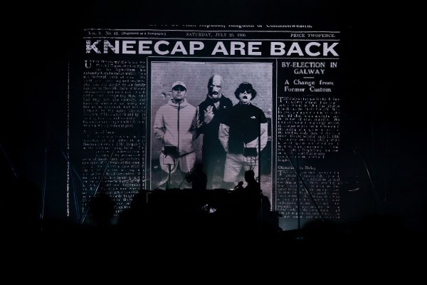 Οι Kneecap δεν μετανιώνουν για τίποτα: Αν δεν μιλάμε για την γενοκτονία στη Γάζα για τι θα μιλάμε;