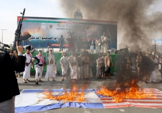 Χούθι: Απειλούν ότι θα χτυπήσουν αμερικανικά πολεμικά πλοία αν εμπλακούν οι ΗΠΑ στη σύγκρουση Ισραήλ – Ιράν
