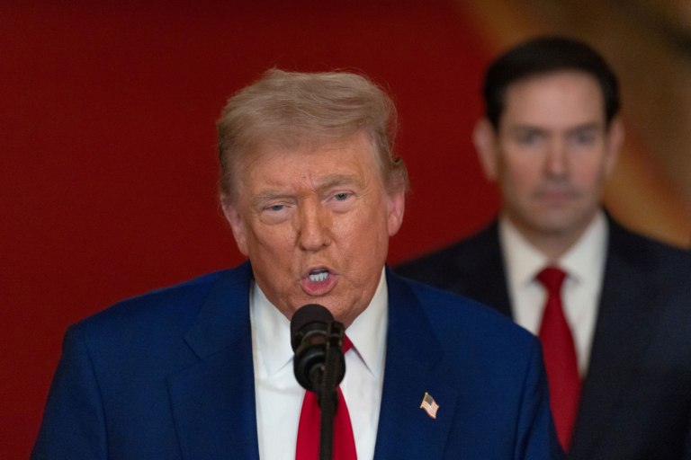 Πυρά Τραμπ σε Μεντβέντεφ: «Για αυτό είναι ο Πούτιν το Αφεντικό»