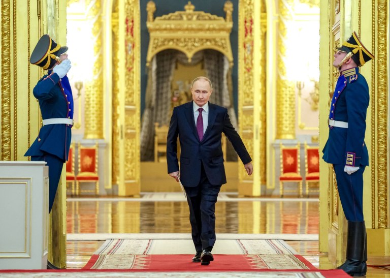 Καμπανάκι Πούτιν για επίθεση ΗΠΑ στο Ιράν: Ωθούν τον κόσμο σε «πολύ επικίνδυνη γραμμή»