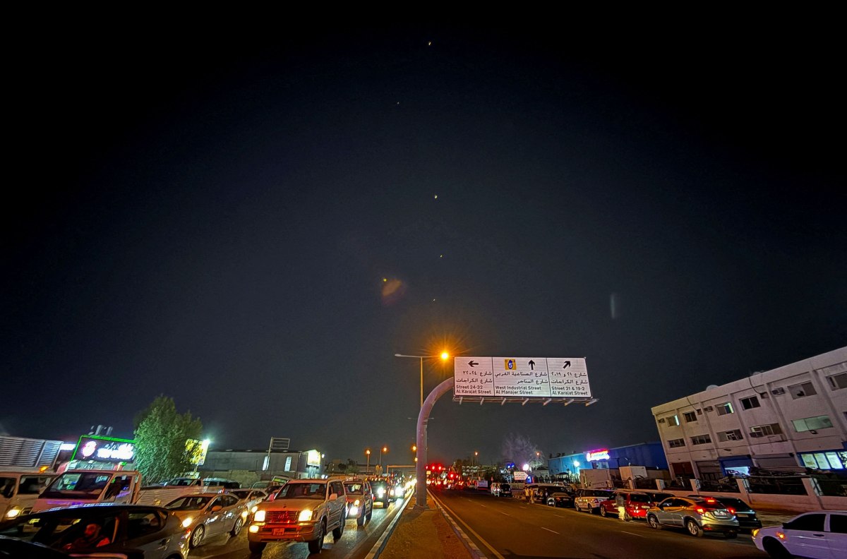 Το Ιράν έπληξε με πυραύλους αμερικανικές βάσεις στο Ιράκ και το Κατάρ – Ο Τραμπ στην αίθουσα επιχειρήσεων