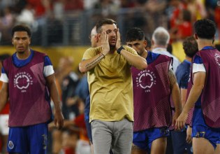 «Καζάνι που βράζει» η Πόρτο – Επίθεση οπαδών στο πούλμαν της ομάδας και απόλυση προπονητή