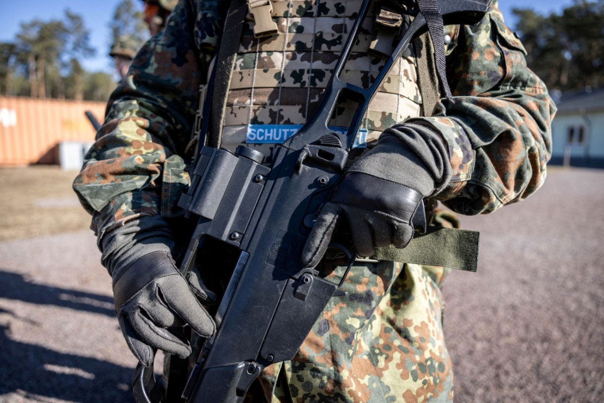 Ευρωπαϊκά Συνδικάτα: Nα πληρώσουν οι πλούσιοι τις αμυντικές δαπάνες – Πόσο θα επιβαρυνθούν τα νοικοκυριά