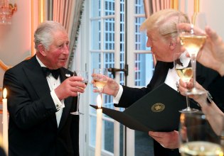 Κάρολος καλεί Ντόναλντ Τραμπ: Η soft power μοναρχία στην υπηρεσία της βρετανικής διπλωματίας