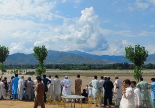 Πακιστάν: Ξαφνική πλημμύρα παρέσυρε οικογένεια που έκανε πικνίκ – Τουλάχιστον 9 νεκροί