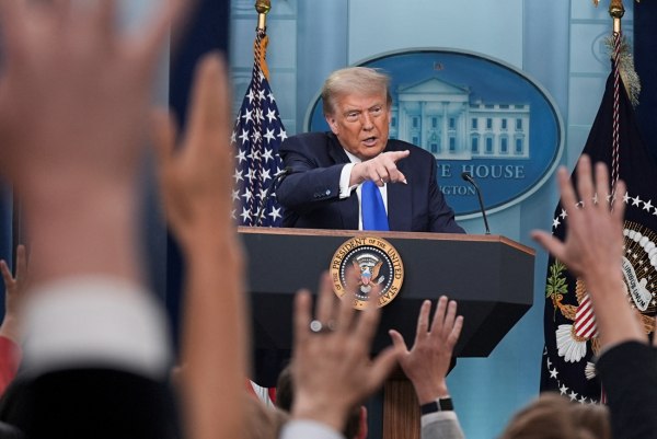 Ντόναλντ Τραμπ: Εγώ έσωσα τον Χαμενεΐ – «Θα χτυπήσω ξανά» αν εμπλουτίσουν ουράνιο