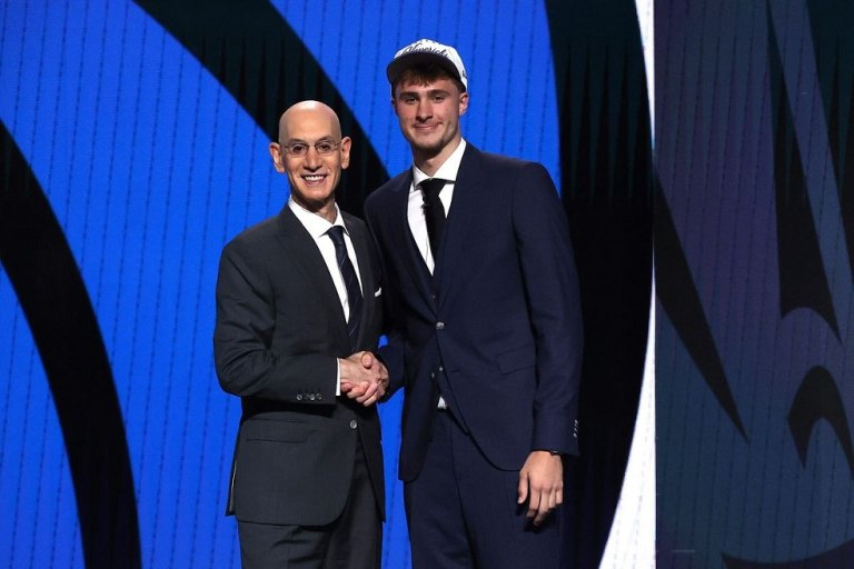 Νέα εποχή για τους Μάβερικς: Επέλεξαν τον Κούπερ Φλαγκ στο Νο.1 του draft (pic)