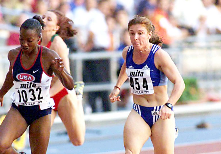 Η Ολυμπιονίκης Κατερίνα Θάνου μαθαίνει τα μυστικά του στίβου στα παιδιά