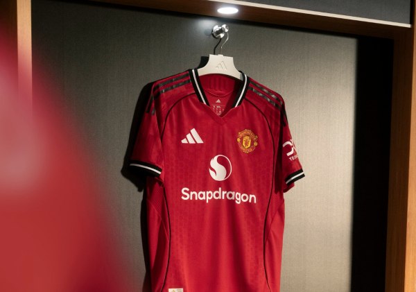 Αυτή είναι η νέα εντός έδρας εμφάνιση της Μάντσεστερ Γιουνάιτεντ (pics, vids)