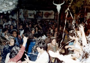 La Churascaia – Το κλαμπ που αγκαλιάζει αστέρες, καουμπόηδες, χωριατόπαιδα και drag queen, εδώ κι 60 χρόνια