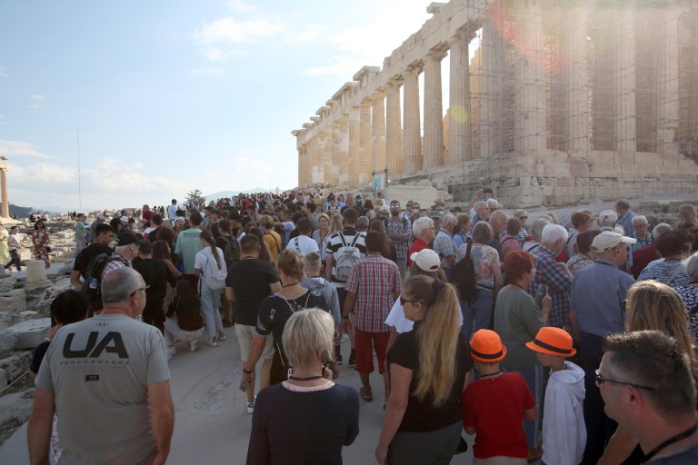 Υπερτουρισμός: Οταν οι τουρίστες δεν χωράνε – Οι τρεις πόλεις που παλεύουν με τον υπερτουρισμό