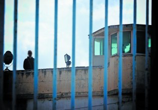 Φυλακές: Διέξοδος «ελευθερίας» με Αριστοφάνη στο προαύλιο του Κορυδαλλού