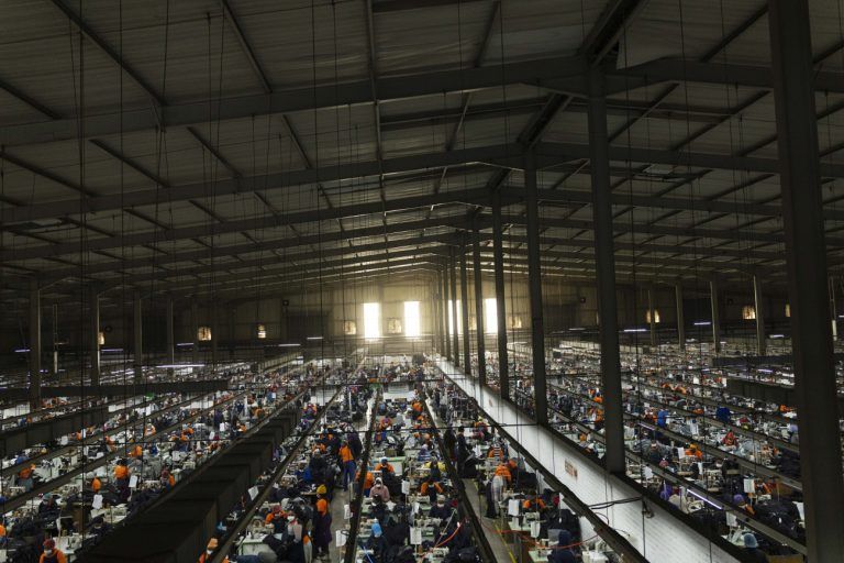 Εργοστάσια: Μέλλον ή παρελθόν; Ποια επαγγέλματα κερδίζουν τον «θώκο» του αύριο