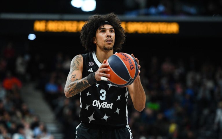 Όταν ο Γουόρντ έπαθε… Πάουελ – Έκανε άλμα και έδωσε… κουτουλιά στον τοίχο! (vid)