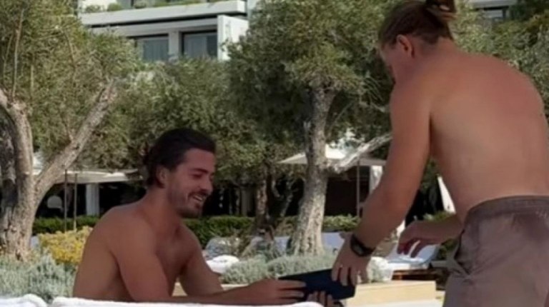 Έπος: Ο Τζακ Γκρίλις έπεσε θύμα φάρσας στην Ελλάδα (vid)