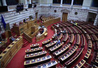 Βουλή: Ανακοινώθηκε στην Ολομέλεια η πρόταση Καρυστιανού για Προανακριτική