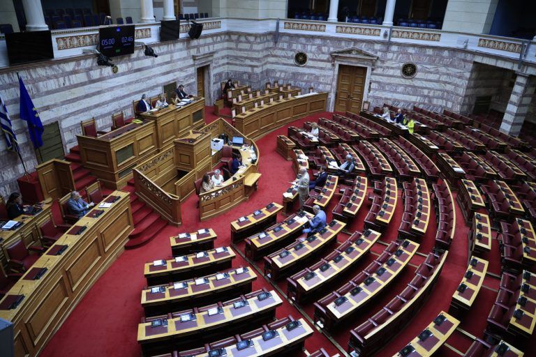 Βουλή: Ανακοινώθηκε στην Ολομέλεια η πρόταση Καρυστιανού για Προανακριτική