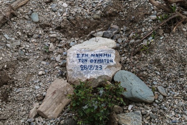 Μπροστά στη μητέρα των μαχών για την πολιτική τους επιβίωση, λοιδορούν τη «μάνα των Τεμπών», αλλά υποτιμούν τη «δύναμη» των 57 νεκρών