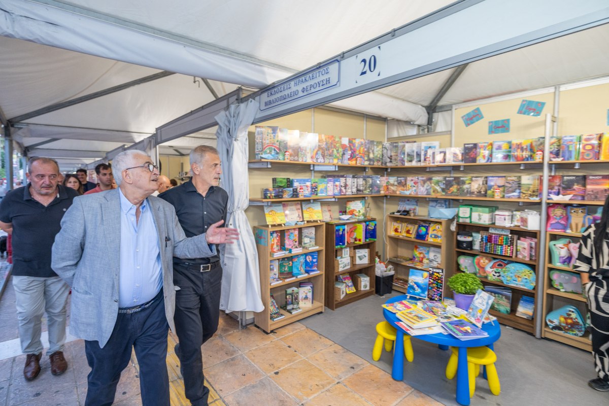 Με μεγάλη επιτυχία εγκαινιάστηκε η 37η έκθεση βιβλίου στο Πασαλιμάνι