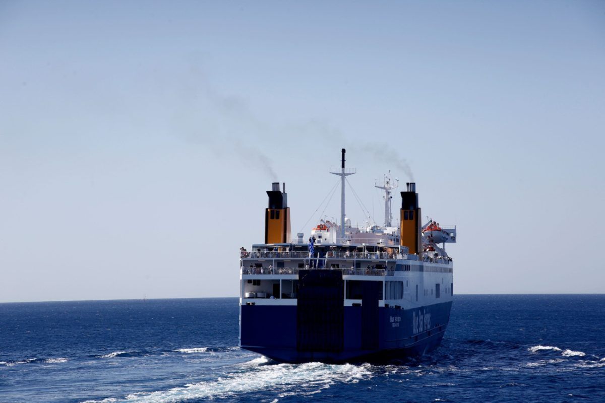 Αγίου Πνεύματος: Κορυφώνεται η έξοδος των εκδρομέων για το τριήμερο – Γεμάτα φεύγουν τα πλοία