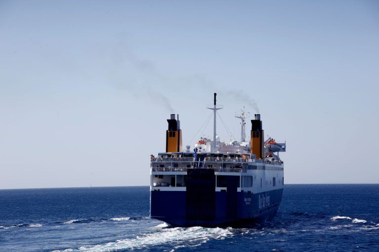 Αγίου Πνεύματος: Κορυφώνεται η έξοδος των εκδρομέων για το τριήμερο – Γεμάτα φεύγουν τα πλοία