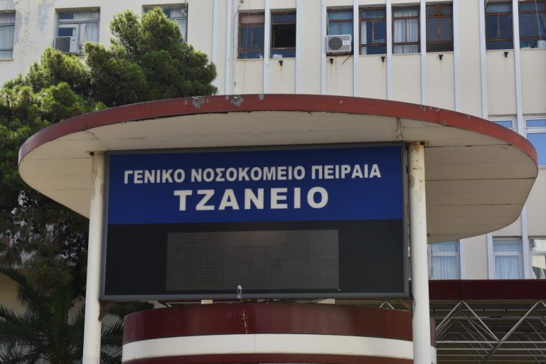«Δεν φταίει μόνο ο νοσηλευτής» – Τι λέει στο in ο γιος της 62χρονης στην οποία έγινε λάθος μετάγγιση αίματος