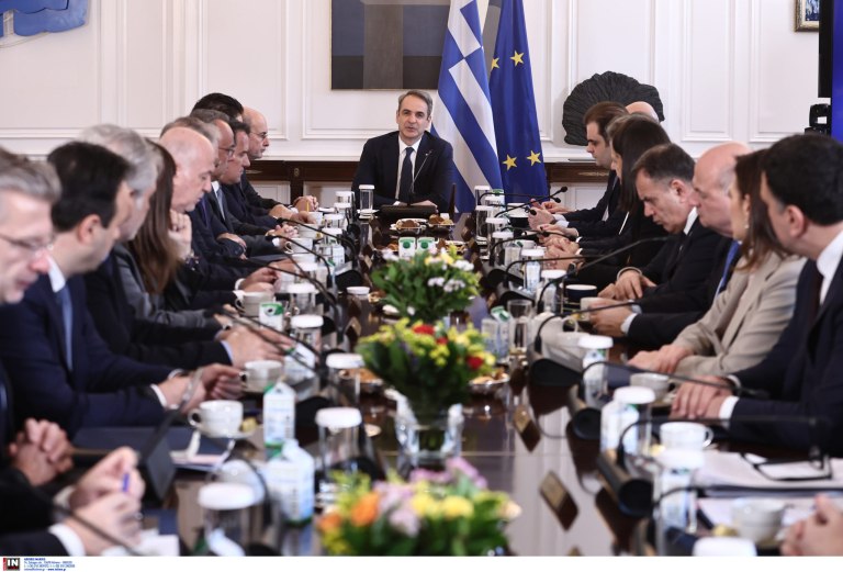 Η κυβέρνηση λέει ότι για τον ΟΠΕΚΕΠΕ φταίει το ΠΑΣΟΚ, αλλά δεν εξηγεί γιατί συγκυβερνά με το… ΠΑΣΟΚ