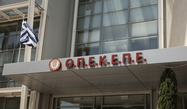 Αντιπαράθεση κυβέρνησης και αντιπολίτευσης για το σκάνδαλο του ΟΠΕΚΕΠΕ και το μεταναστευτικό