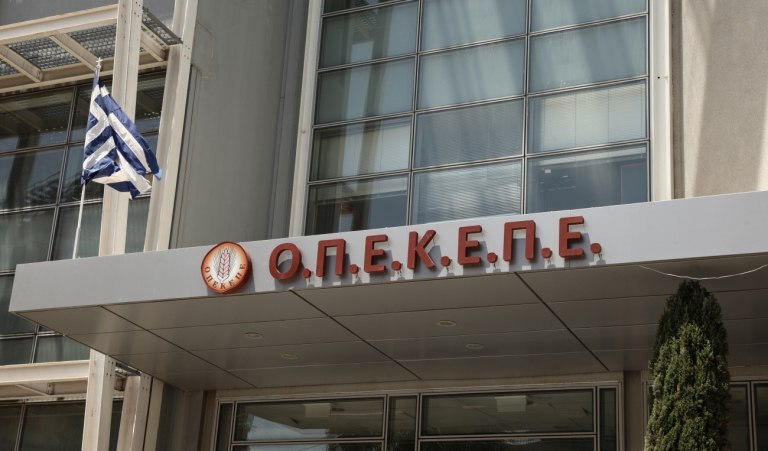 Αντιπαράθεση κυβέρνησης και αντιπολίτευσης για το σκάνδαλο του ΟΠΕΚΕΠΕ και το μεταναστευτικό